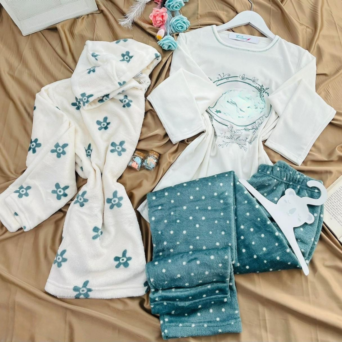 Pyjama 3 Pièces en Dentelle – Élégance & Confort pour vos Nuits 2026