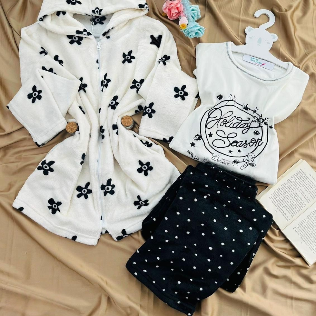 Pyjama 3 Pièces en Dentelle – Élégance & Confort pour vos Nuits 2026